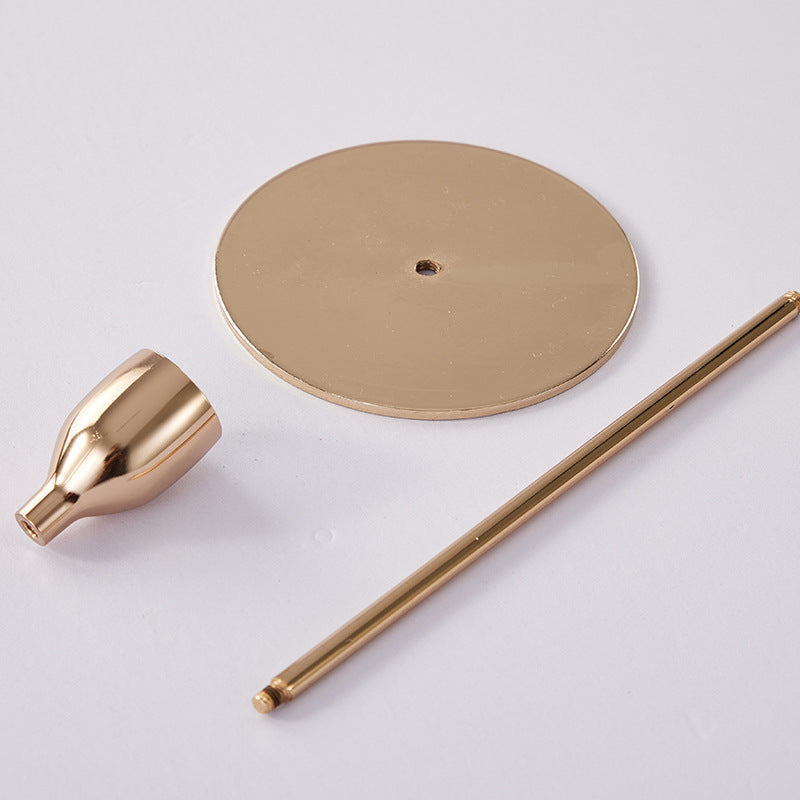 The Lys | Minimalist Candlestick Holder